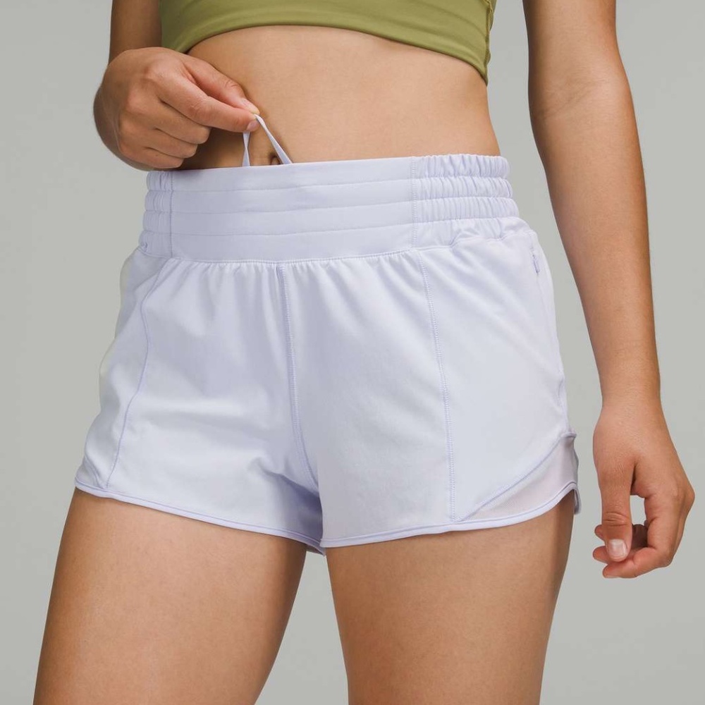 NWT Lululemon Hotty Hot high rise 2.5 sz 16 in Pastel Blue